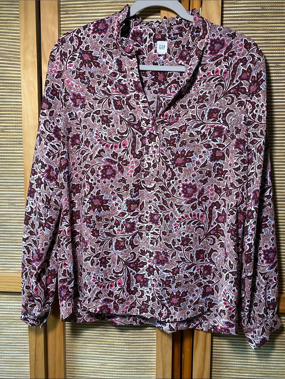GAP Blouse Sz S Floral Ruffled Neckline